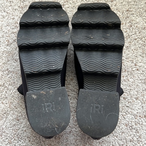 Excellent condition. IRI shoes 7.5 - Picture 3 of 7
